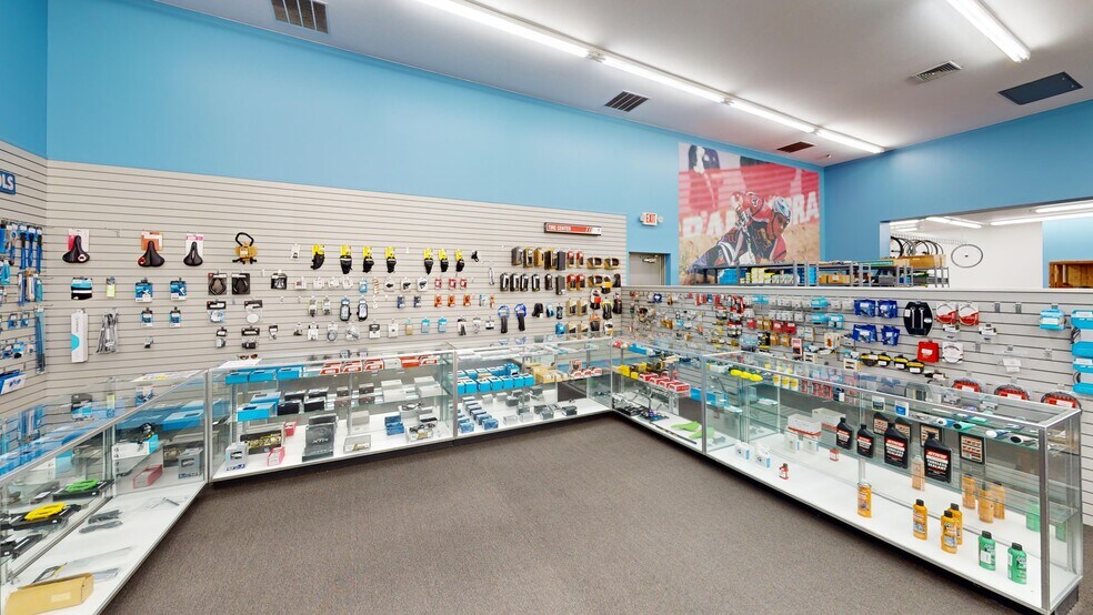 More Photos Of 964 N State St, Girard Freestanding For Sale