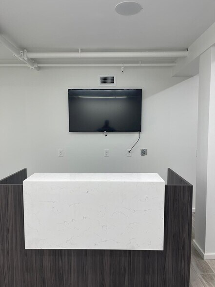 More Photos Of 39 NE 1st Ave, Miami Storefront Retail Office For Lease