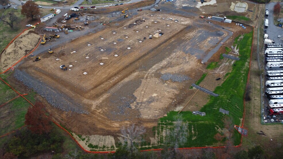 More Photos Of 230 Innovation Way, Hendersonville Warehouse For Lease