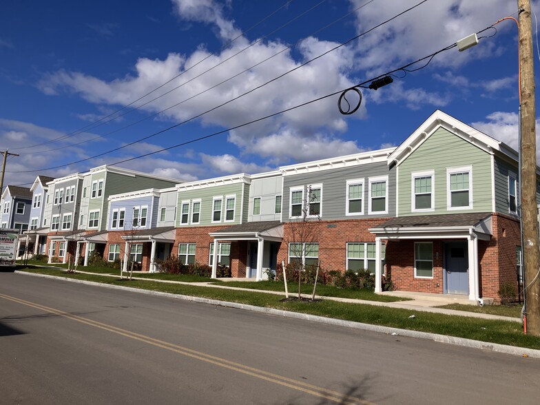 More Photos Of 450 S Park Ave, Buffalo Storefront Retail Residential For Lease