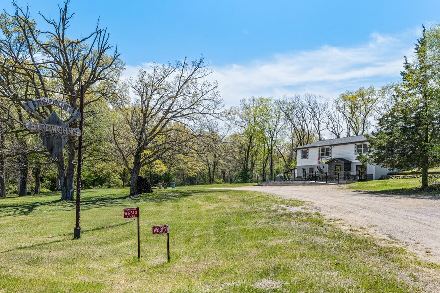 Primary Photo Of W6313 Hwy 23, Oxford Restaurant For Sale