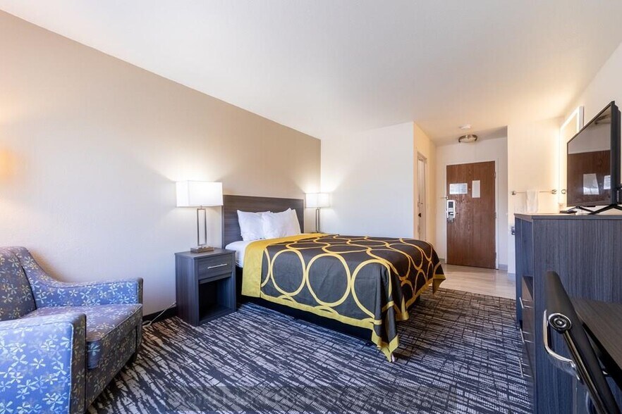 More Photos Of 3205 S Locust St, Grand Island Hotel For Sale