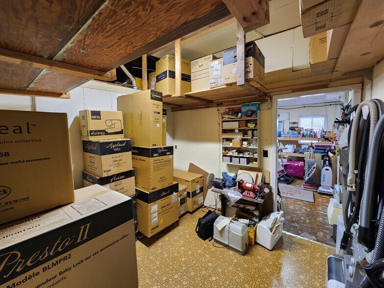 More Photos Of 1303 E Main St, Robinson Storefront Retail Office For Sale