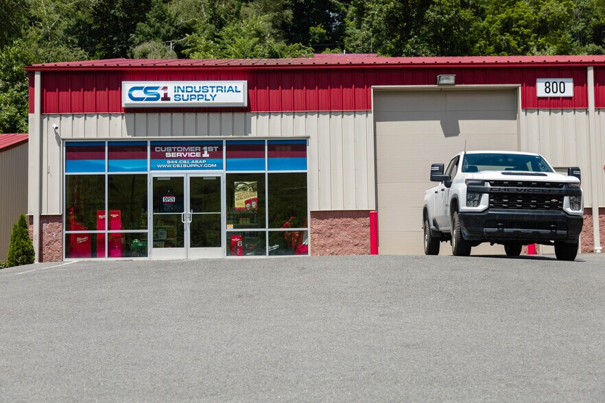 More Photos Of 700 Business Park Dr, Morgantown Showroom For Lease