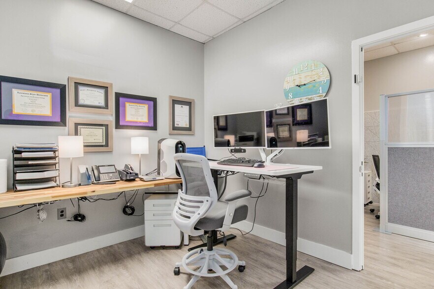 More Photos Of 913 Gulf Breeze Pky, Gulf Breeze Storefront Retail Office For Sale
