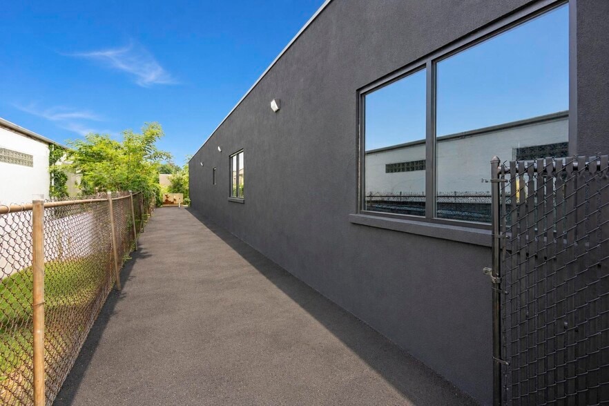 More Photos Of 32 Allen Blvd, Farmingdale Warehouse For Sale