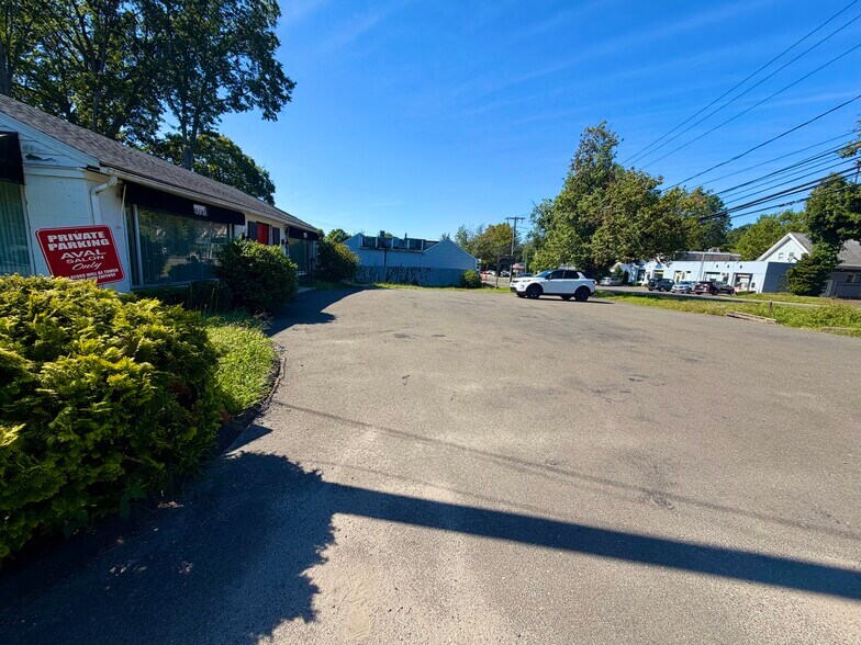 More Photos Of 408 Boston Post Rd, Darien Freestanding For Lease