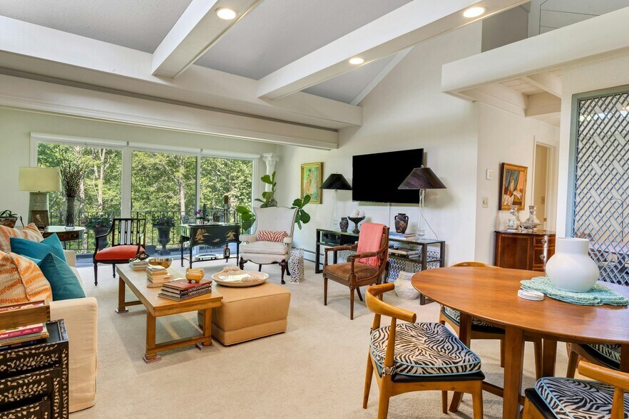 More Photos Of 1038-1056 Main St S, Woodbury Apartments For Sale