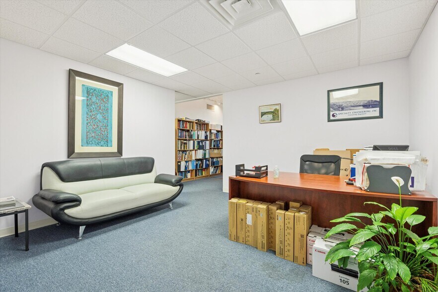 More Photos Of 422 Mill St, Bristol Office For Sale