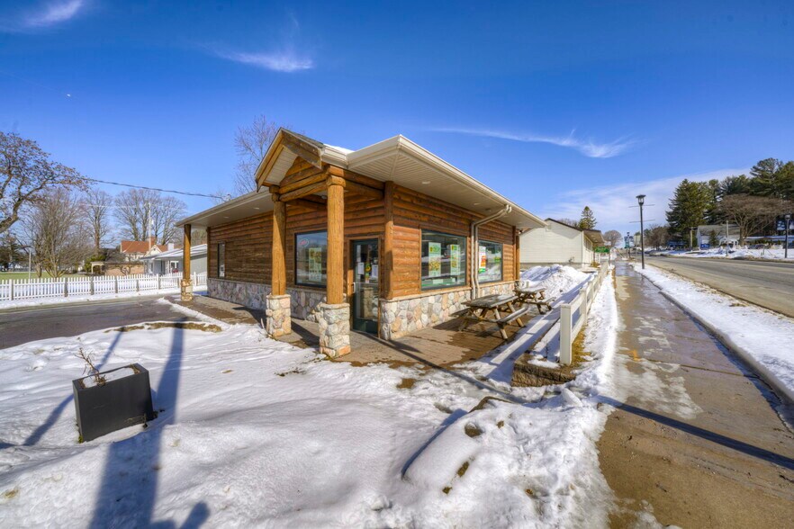 More Photos Of 101 E Main St, Kingsley Fast Food For Sale