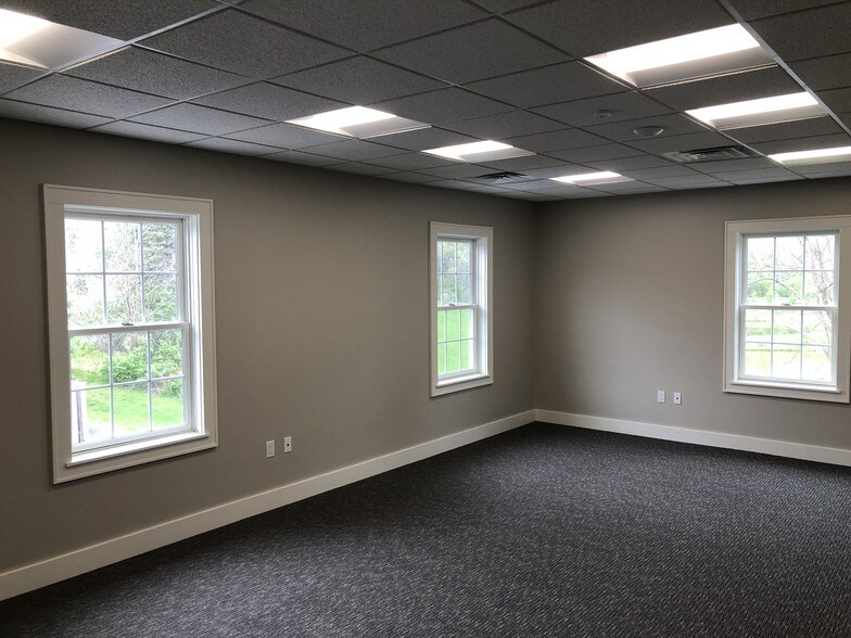 More Photos Of 19 Crossroads Ct, Delafield Office For Lease