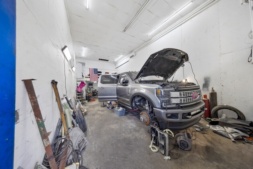 More Photos Of 9630 NW South River Dr, Medley Industrial For Lease