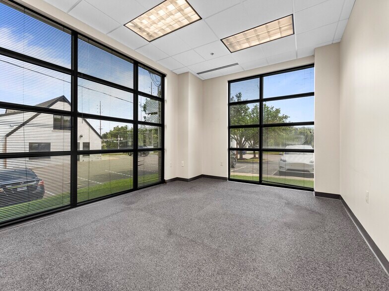 More Photos Of 174 Clarkson Rd, Ballwin Office For Sale