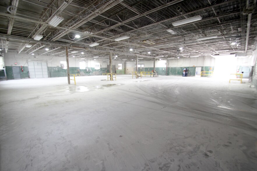 More Photos Of 104 Lee St, Lodi Manufacturing For Sale