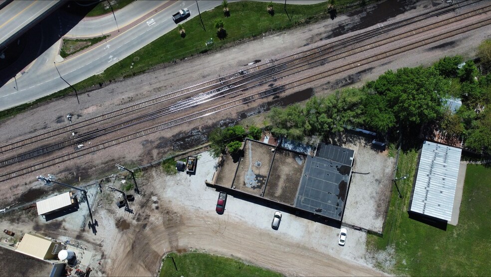 More Photos Of 855 W St, Lincoln Showroom For Lease