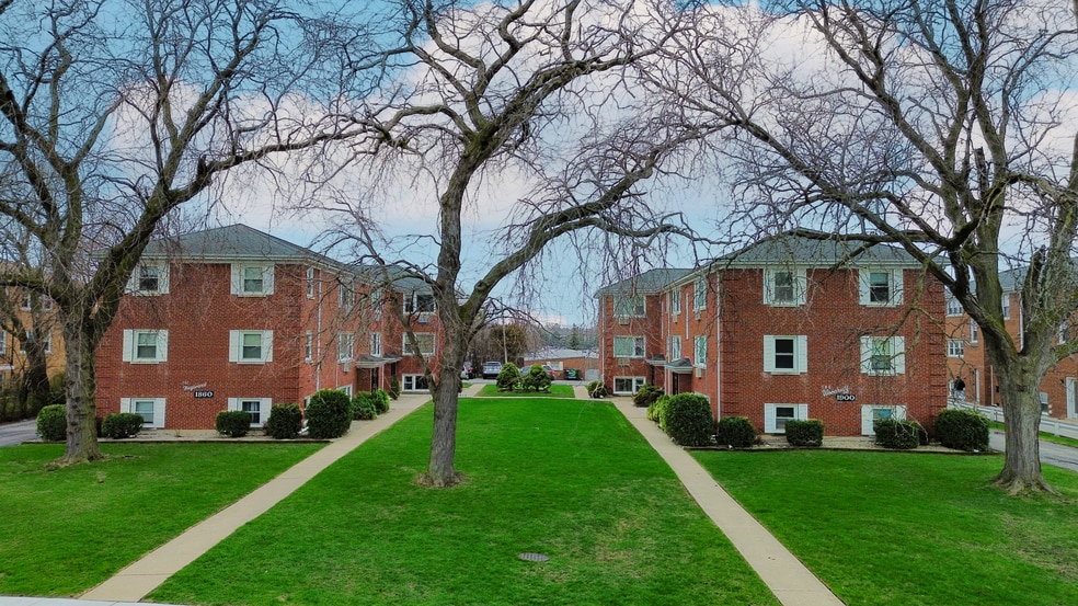 Primary Photo Of 1860-1900 Parkside Dr, Park Ridge Apartments For Sale