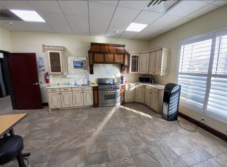 More Photos Of 10520 S 700 E, Sandy Loft Creative Space For Lease