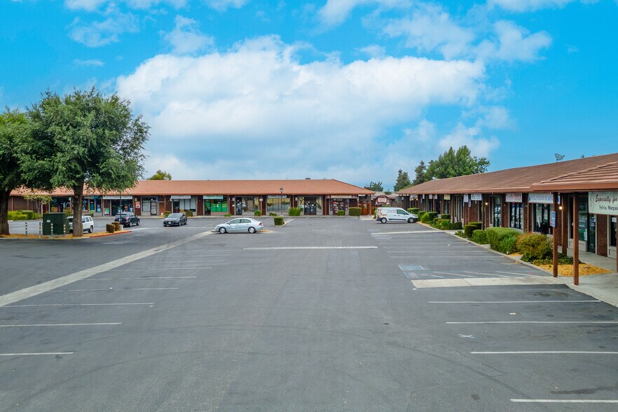 More Photos Of 191 San Felipe Rd, Hollister Unknown For Lease