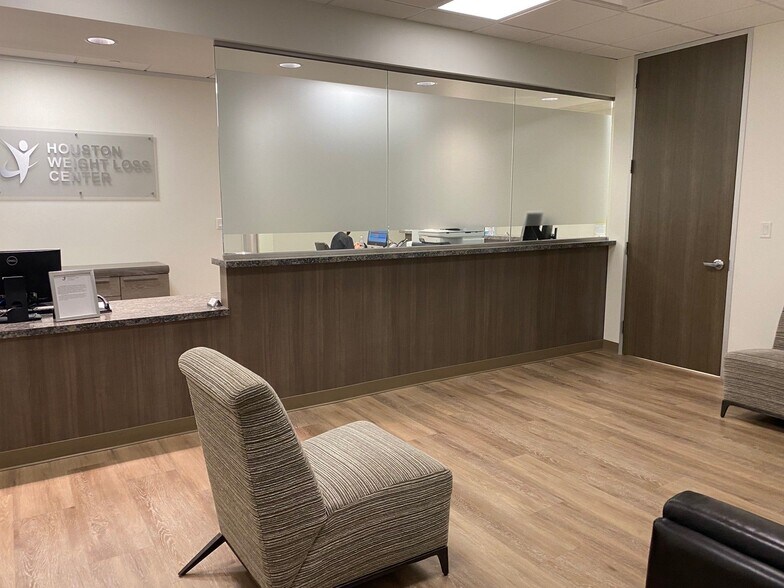 More Photos Of 1900 North Loop W, Houston Medical For Lease