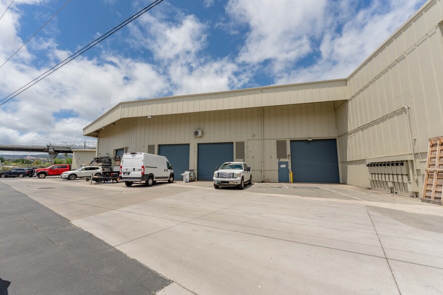 More Photos Of 2290 Alahao Pl, Honolulu Unknown For Lease