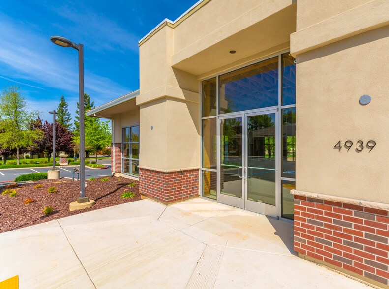 More Photos Of 4939 Hillsdale Cir, El Dorado Hills Medical For Lease