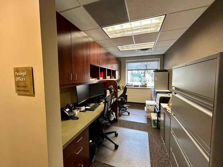 More Photos Of 26075 Woodward Ave, Huntington Woods Office For Lease