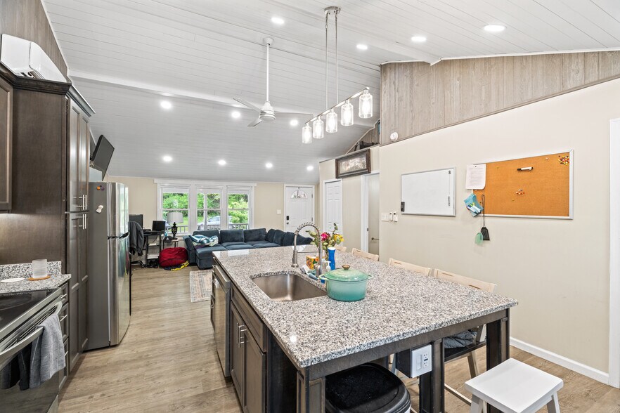 More Photos Of 217 W 28th St, Buena Vista Apartments For Sale