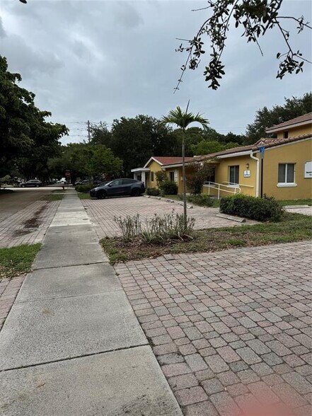 More Photos Of 1844 SE 1st Ave, Fort Lauderdale Medical For Sale