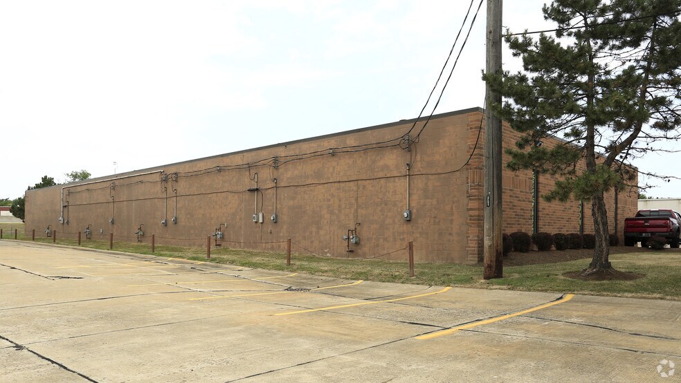 More Photos Of 7591 Tyler Blvd, Mentor Warehouse For Lease