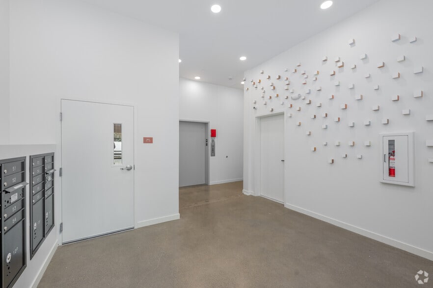 More Photos Of 9208 20th Ave SW, Seattle Apartments For Lease