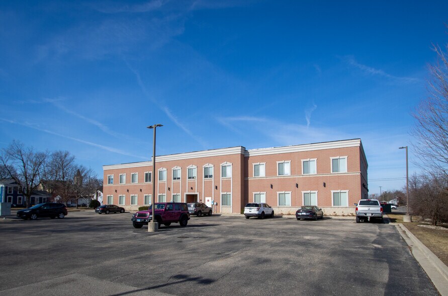 More Photos Of 204 E Prairie, Marengo Business Park For Lease
