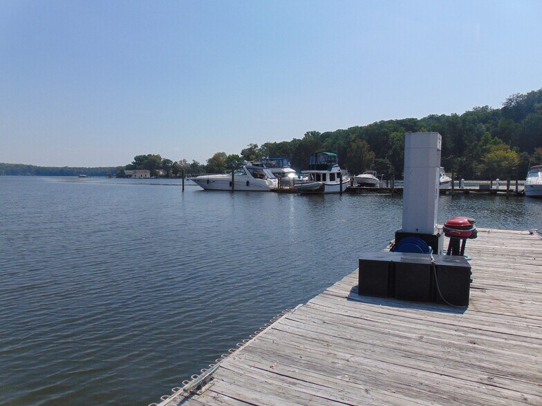 More Photos Of 121 Willow Landing Rd, Stafford Marina For Sale