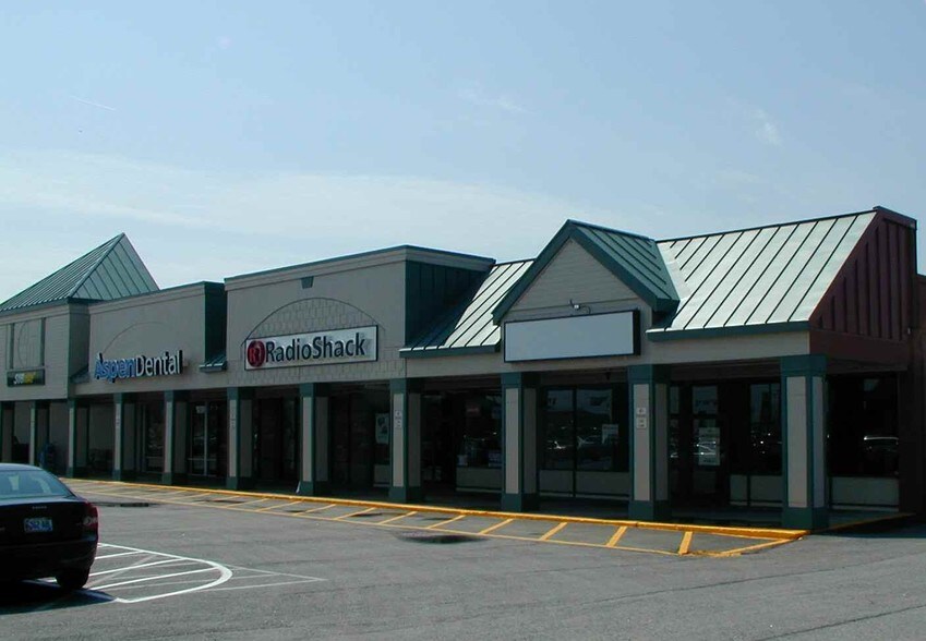 More Photos Of 10-180 Elm Plz, Waterville Storefront For Lease