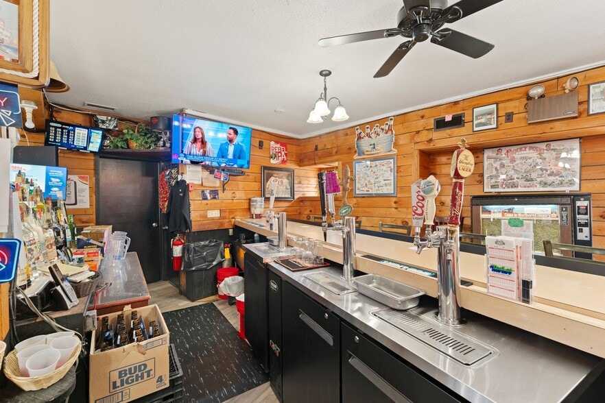 More Photos Of 415 Palmer Ave, Warwick Bar For Sale