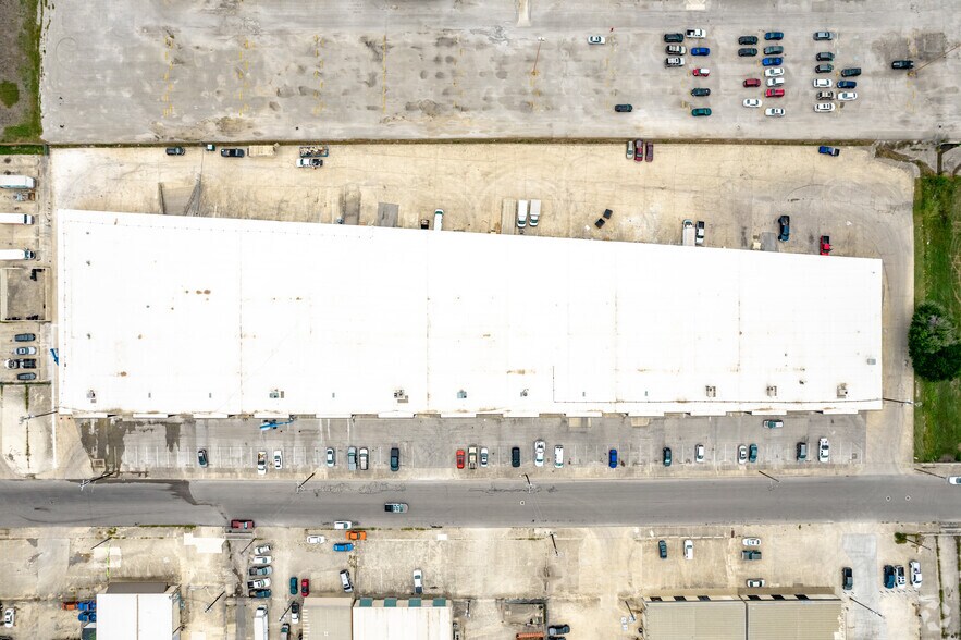 More Photos Of 4727-4751 Center Park Blvd, San Antonio Manufacturing For Lease