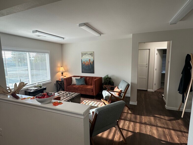 More Photos Of 12555 SW Hall Blvd, Tigard Office For Sale