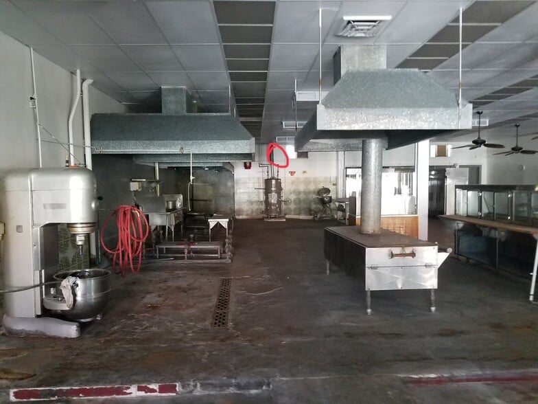 More Photos Of 605-607 W Whittier Blvd, Montebello Storefront For Sale