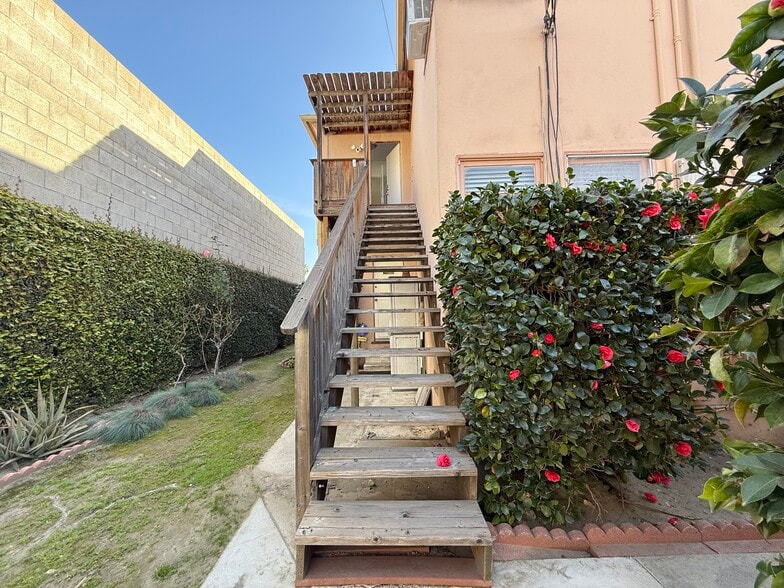 More Photos Of 4343 Laurel Canyon Blvd, Studio City Office For Lease