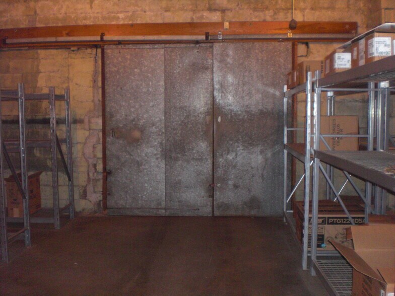 More Photos Of 113 S Washington St, Carbondale Flex For Sale