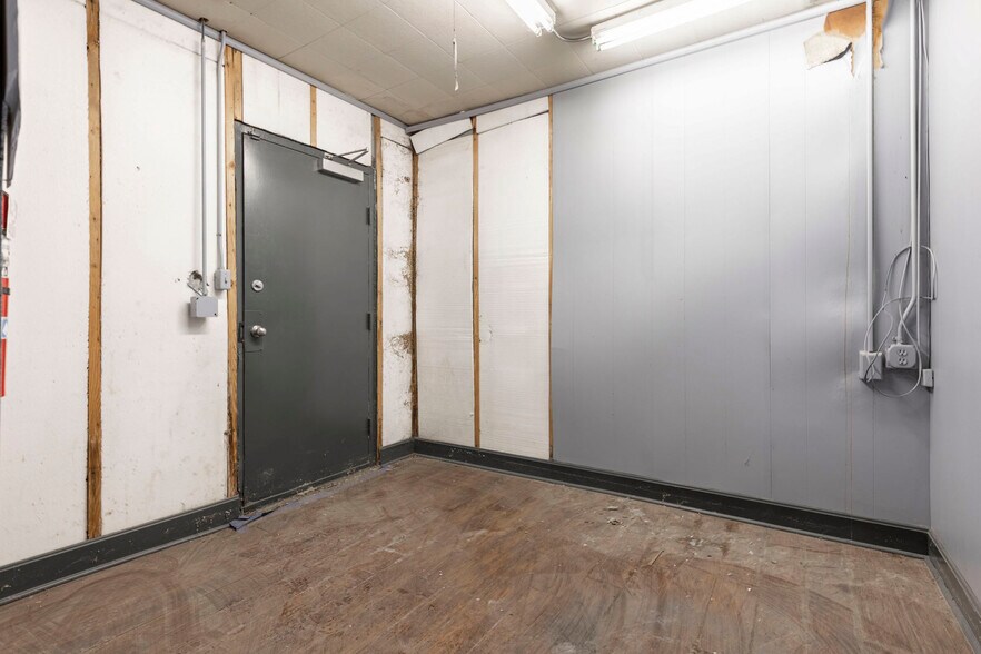 More Photos Of 1311 Bernheim Ln, Louisville Industrial For Sale