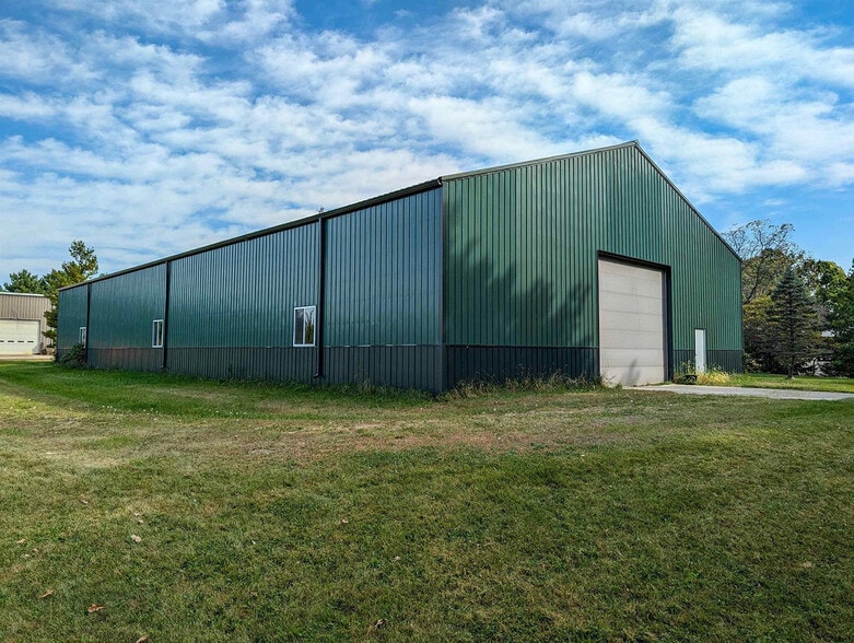 More Photos Of 2601 Iverson Rd, Stoughton Warehouse For Lease