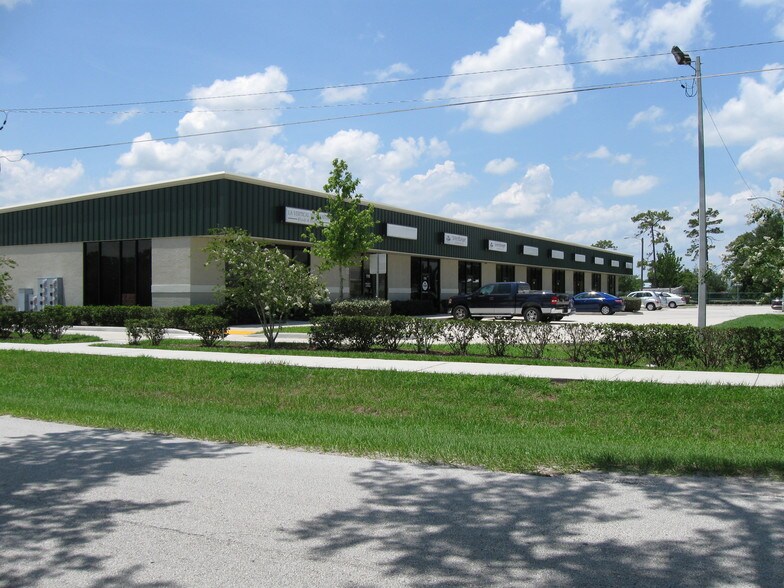 Primary Photo Of 100-112 Airport Ln, Kissimmee Warehouse For Lease