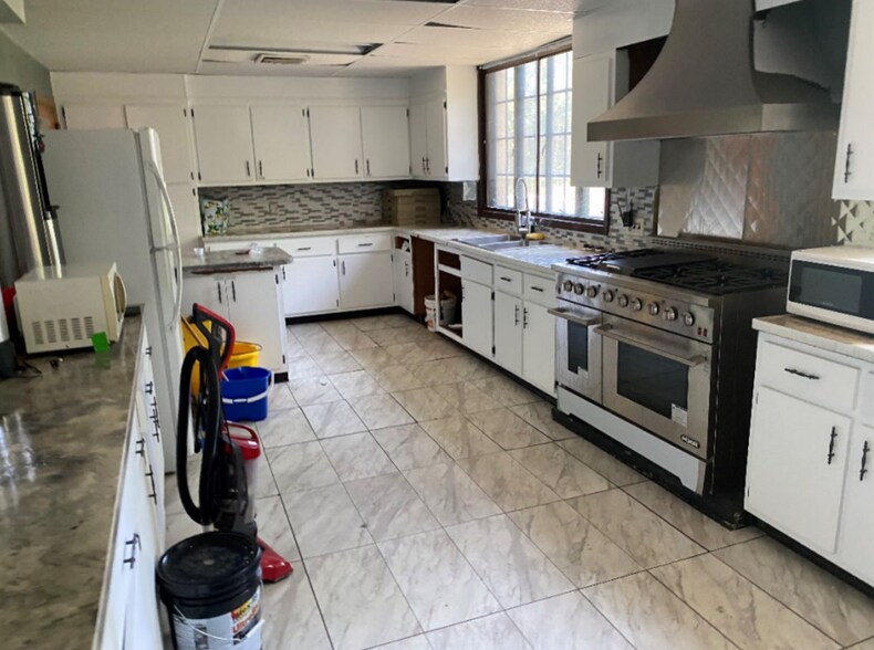 More Photos Of 340 Bogert Rd, River Edge Specialty For Sale