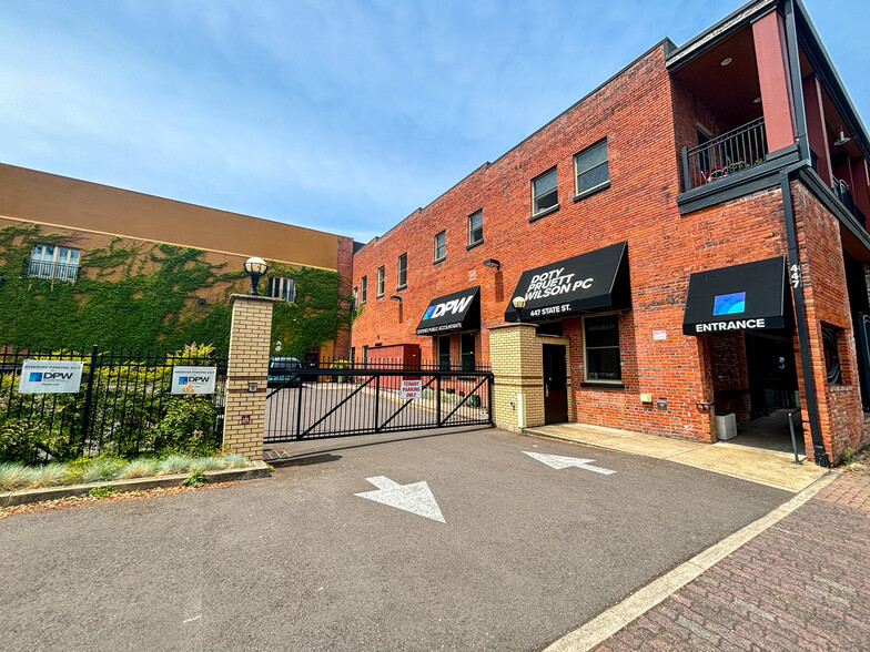 Primary Photo Of 447 State St, Salem Storefront Retail Residential For Lease