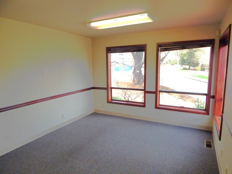 More Photos Of 272 Medical Loop, Roseburg Office For Sale