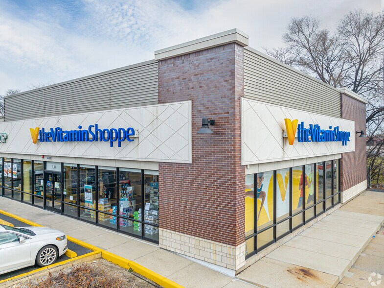 More Photos Of 6310 W 95th St, Oak Lawn Unknown For Lease