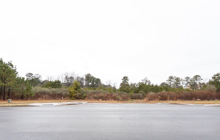 More Photos Of 8080 Arco Corporate Dr, Raleigh Office For Lease