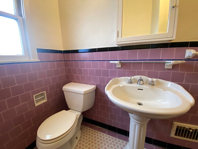 More Photos Of 455 N Sycamore Ave, Los Angeles Apartments For Sale