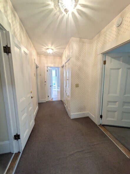 More Photos Of 44 Penobscot St, Bangor Apartments For Lease