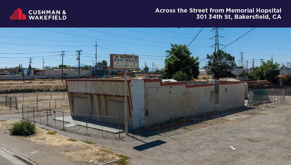 More Photos Of 301 34th St, Bakersfield Storefront For Sale